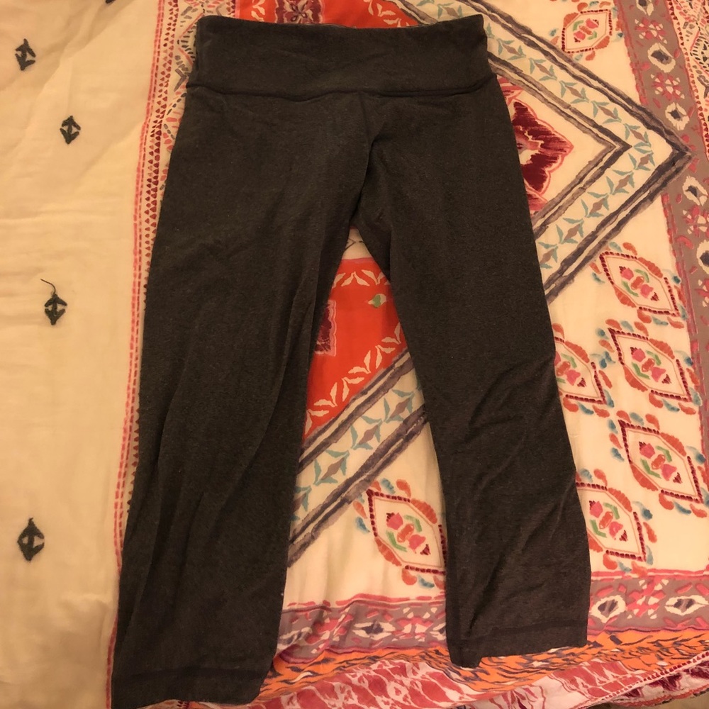Lululemon Cropped Gray Reversible Leggings